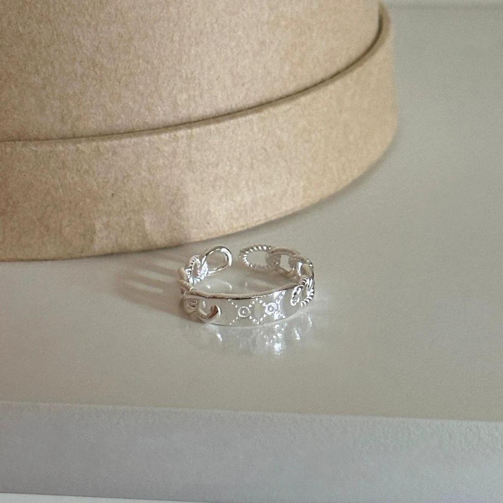 Sleek and elegant open ring for women, featuring a niche design and fashionable ins style, perfect for an internet celebrity index finger statement.