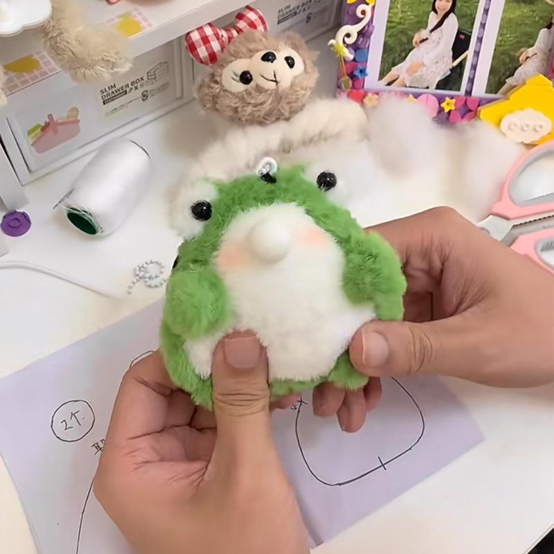 Little Frog That Can Spit Bubbles Handmade DIY Squeaking Plush Doll Pendant Keychain Material Bag for Girlfriend