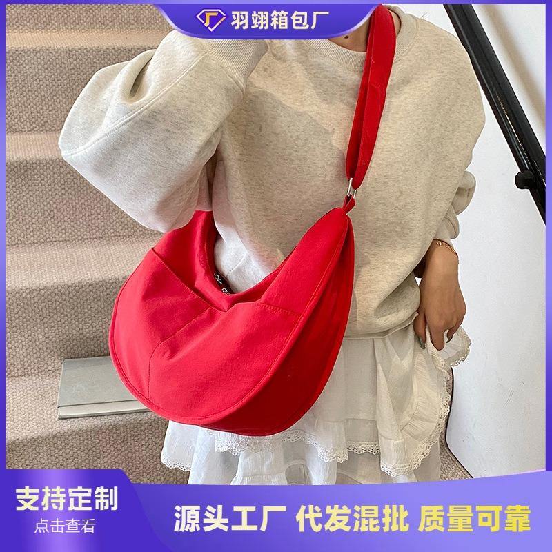 Canvas bag women's large-capacity new niche design sense summer shoulder messenger bag versatile commuter dumpling bag