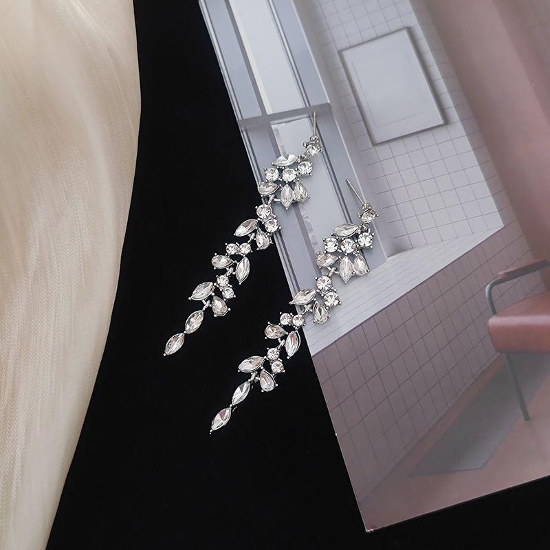 

Доступная роскошь Ян Цзы Длинные элегантные серьги-кисточки с бриллиантами Stud earrings