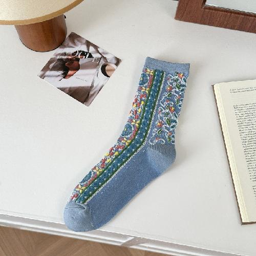 Ethnic Style Retro Women Socks Flower Embossment Harajuku Vintage Cotton Long Socks Autumn and Winter Japanese Middle Tube Socks