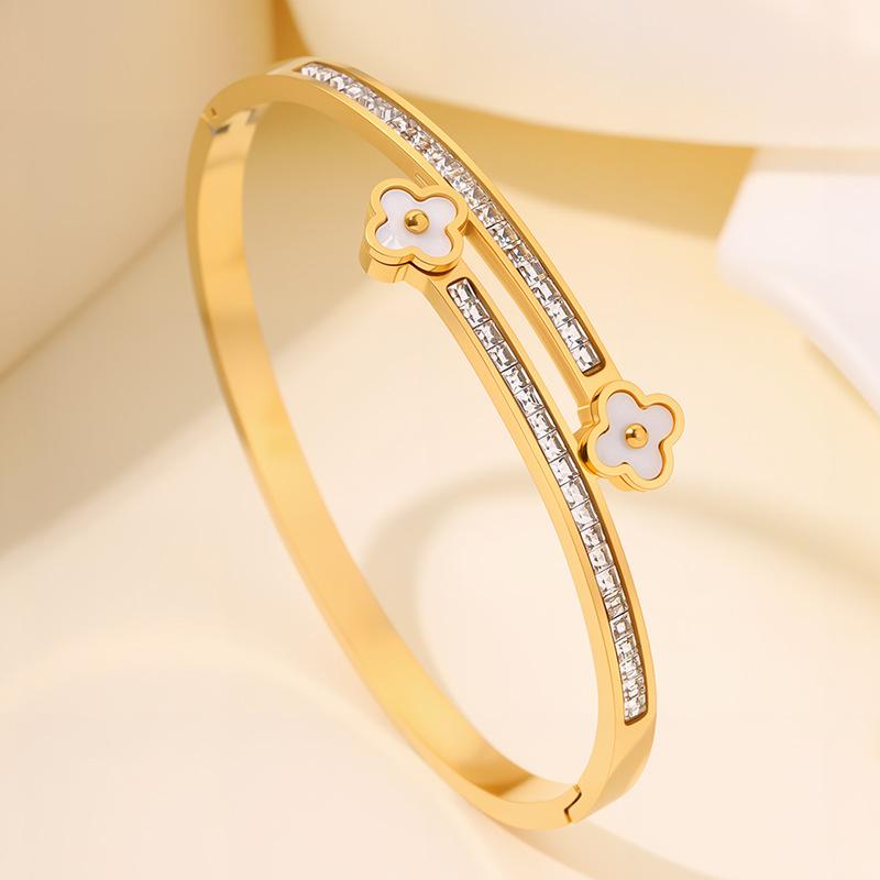 Fashion explosion Titanium steel  Personality high sense Girls lucky grass flower versatile ing full diamond 