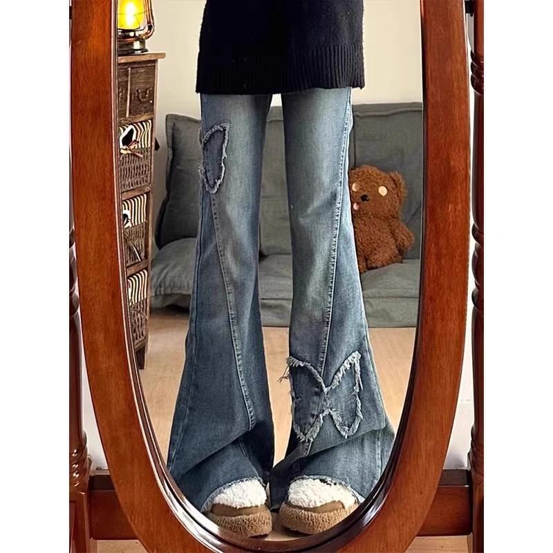 Dámské plus size džíny s vysokým pasem a rozšířenými nohavicemi s retro motýlí výšivkou – Ideální na jaro a podzim