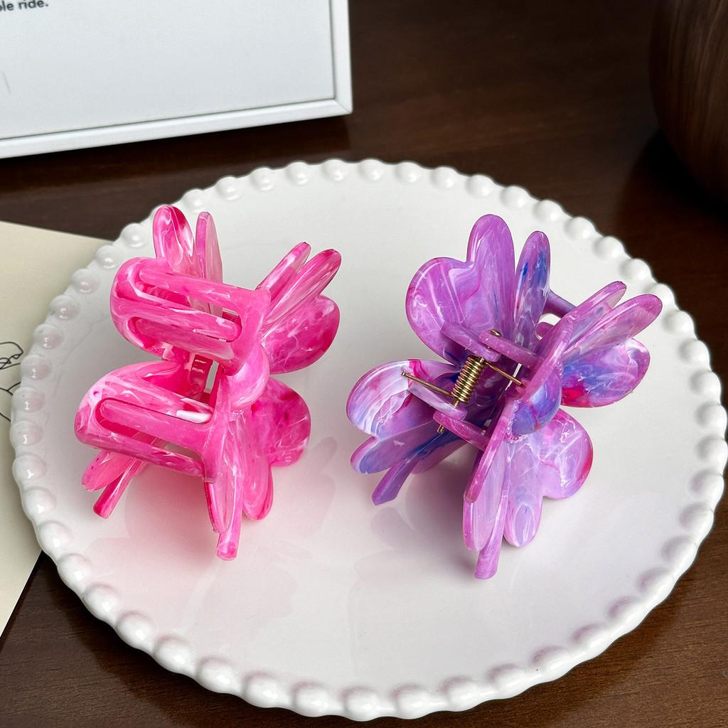 Stylish Gradient Color Four Leaf Clover Hair Clip Perfect For Fashionable Updos And Everyday Wear