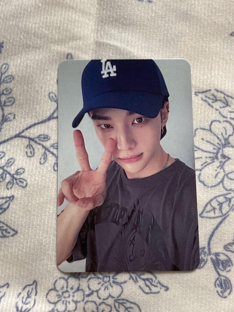 

[USED] Hyunjin Stray Kids Kwave Stay trading card