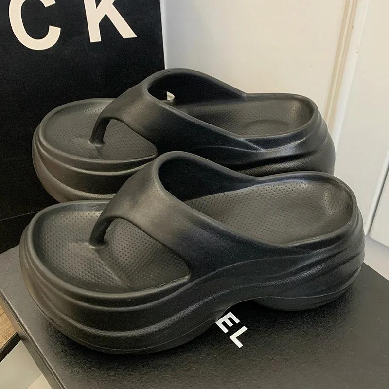 

Модные шлепанцы на массивном каблуке с перемычкой между пальцами 2025 Новые женские тапочки из ЭВА на толстой платформе Летняя уличная обувь Пляжные нескользящие сандалии 40-41 чёрный