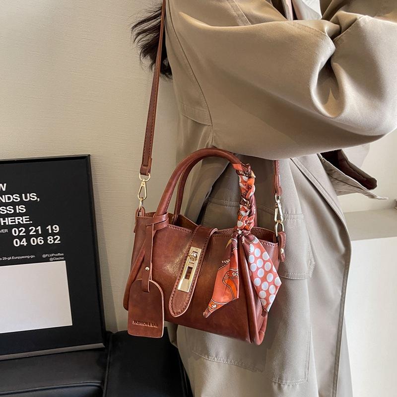 Premium texture retro Maillard handbag women's 2025 new fashion versatile bucket bag Korean shoulder bag