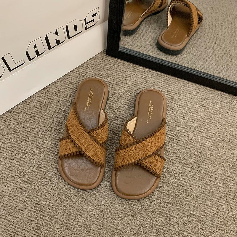 Cross-strapped slippers women's summer wear 2025 new retro thick-bottomed non-slip beach vacation cool slippers one-word drag