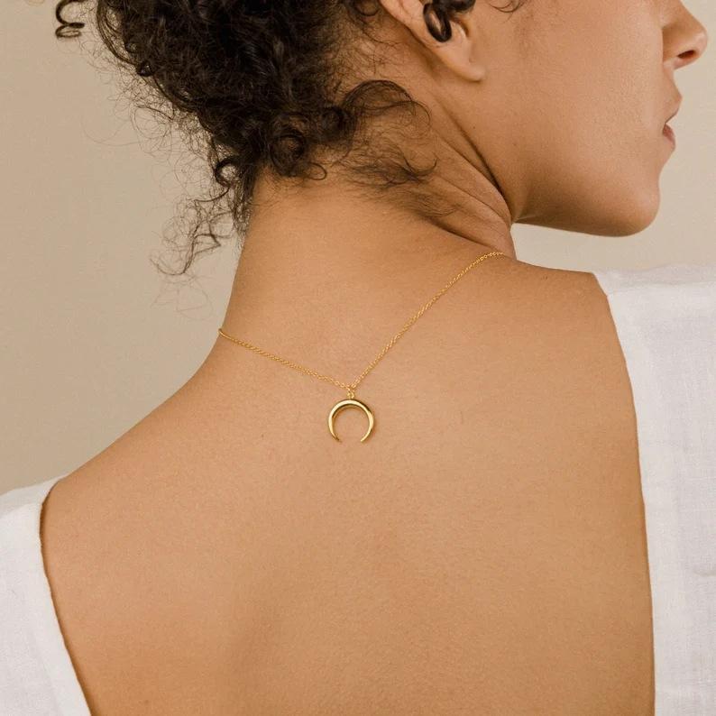 Fashion Temperament Short Horn Accessories Women's Versatile, Minimalist Personality Crescent Moon Pendant Necklace