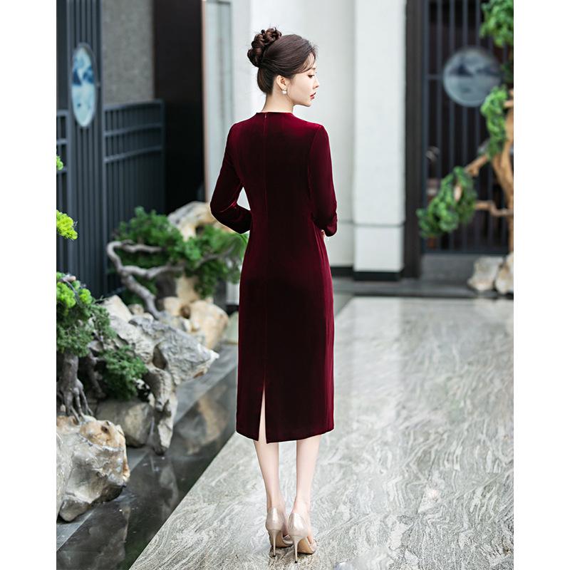 Elegant 2025 Red Cheongsam for Mother/Mother-in-Law - Wedding Banquet Long Sleeve