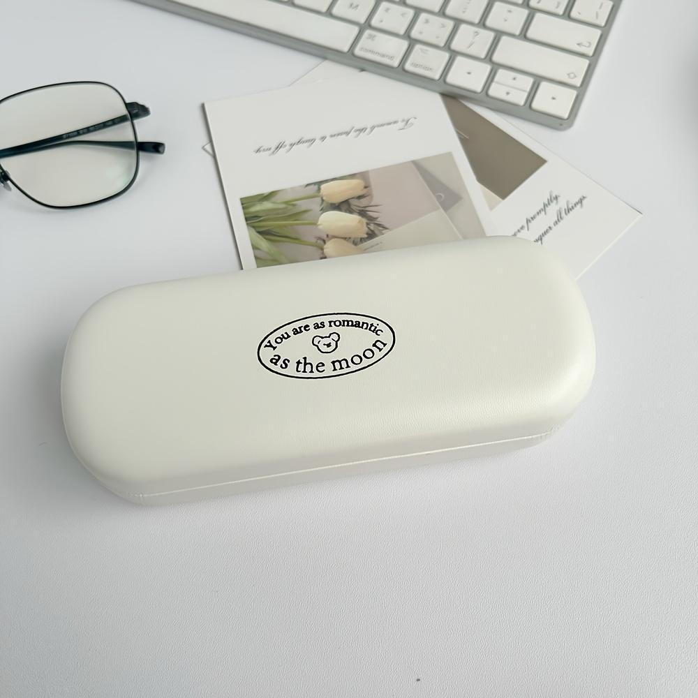 

Чехол для очков из искусственной кожи, Портативная коробка для хранения очков с мультяшным медведем, Высококлассный простой нишевый дизайн, Кремовый стиль для женщин белый