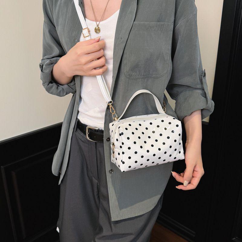 Polka dot portable small square bag women's high-value versatile casual shoulder bag fashionable going out commuter messenger bag