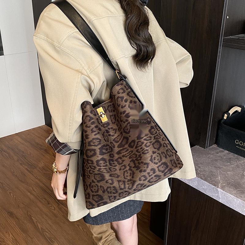 Leopard Print Suede Tote: Versatile Large-Capacity Crossbody for Autumn/Winter