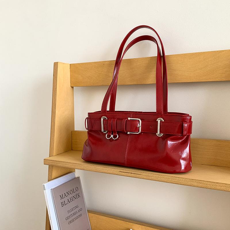 Premium Commuter Shoulder Bag Women S Trendy Belt Buckle Niche Design Underarm Bag красный