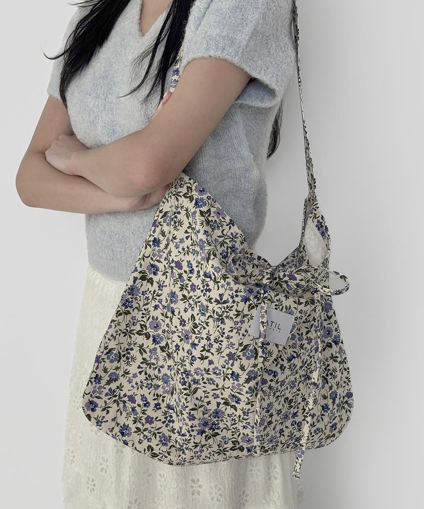 Atil Studio All-Season Oxford Graphic Shoulder Bag _ [Midnight Floral]