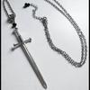 Nouveau Collier Pendentif Personnalité Gothique Couleur Argent Épée Croisée Perle Cristal Noir pour Hommes Femmes Bijoux Punk Accessoires Cadeaux
