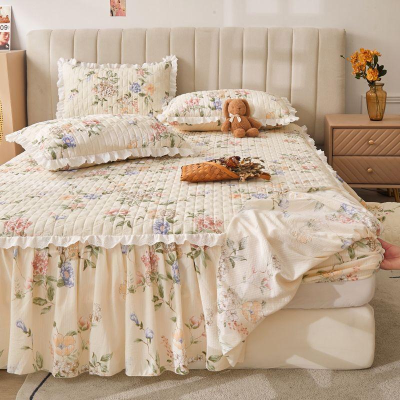 Lace Ruffle Edge Printed Bed Skirt Flower Pattern Quilted Thickened Bed Cover Three Piece Non Slip Dustproof Bedding Set