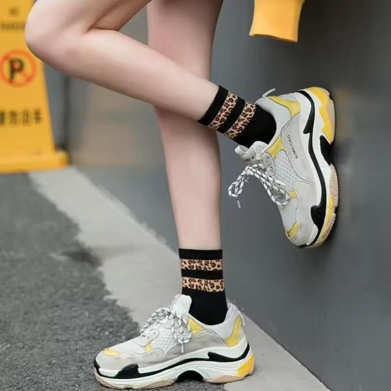 2 Pairs Spotted Leopard Print Women's Socks Fashion Mid-Tube Socks for Girls Novelty Animal Pattern Japanese Style Spring Summer