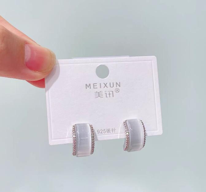 

Fresh year earrings temperament studs small earrings simple opal new small earrings retro women s geometry срібний