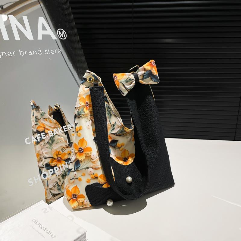 

2025 new printed bow cute underarm bag niche design fresh large capacity shoulder tote bag women чёрный