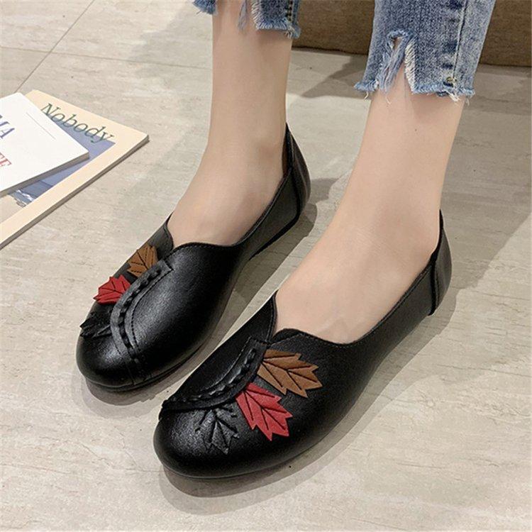 Spring / Autumn Leather Casual Single Shoes Soft Soled Breathable Red Leather Shoes Anti Slip and Wear-resistant Mother's Shoes
