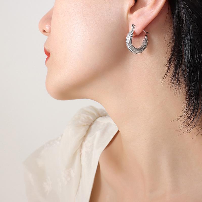 Retro C-Shaped Polka Dot Earrings: European & American Style, 18K Gold-Plated, Titanium Steel, Niche Design for Women