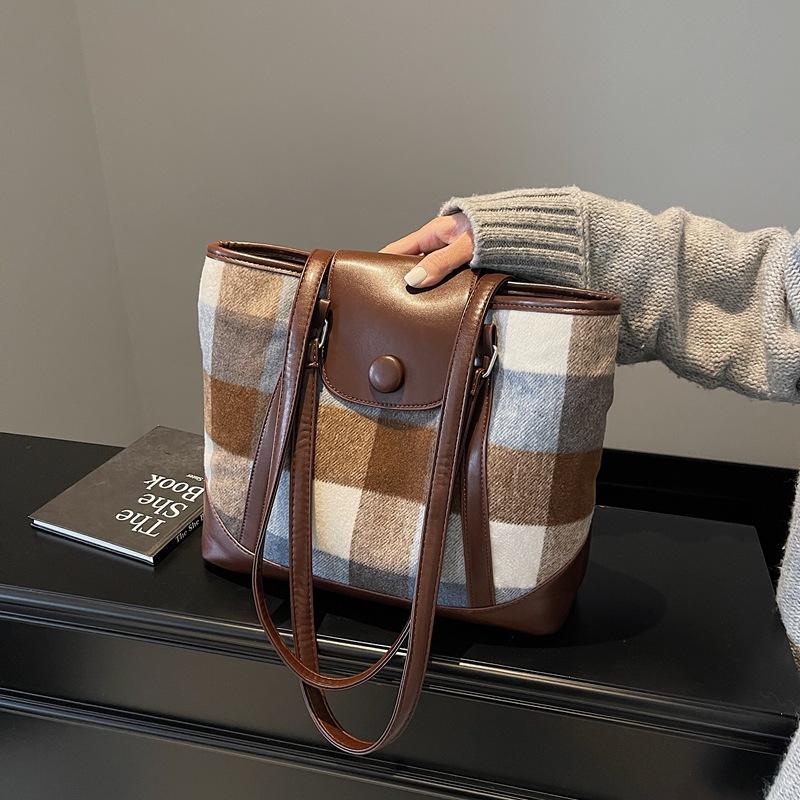Contrasting color plaid casual tote bag women's new high-end sense large-capacity shoulder bag backpack