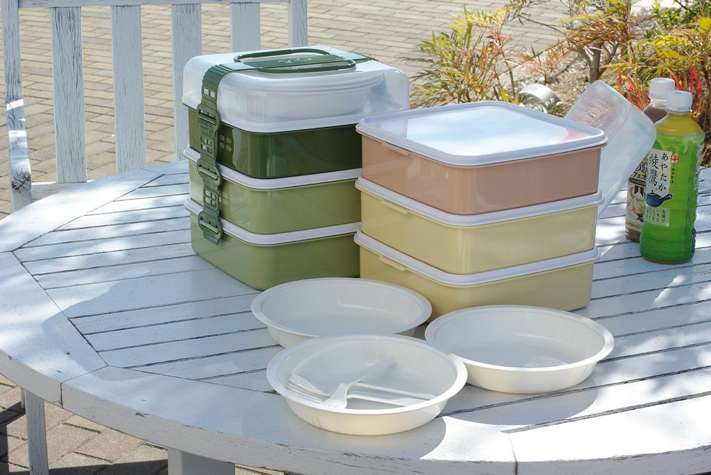 Sanko Plastic Family Size Rio Pack Lunch 3 with 3 Side Earth 116987 L-Shaped Box, Tiers, Plates, Beige,