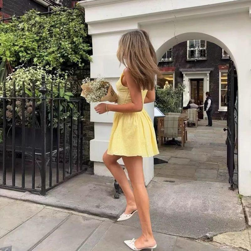 Zbzr Spring New Women Clothes Western Style French Style Fashion Yellow Lace Back Elastic Sling Dress