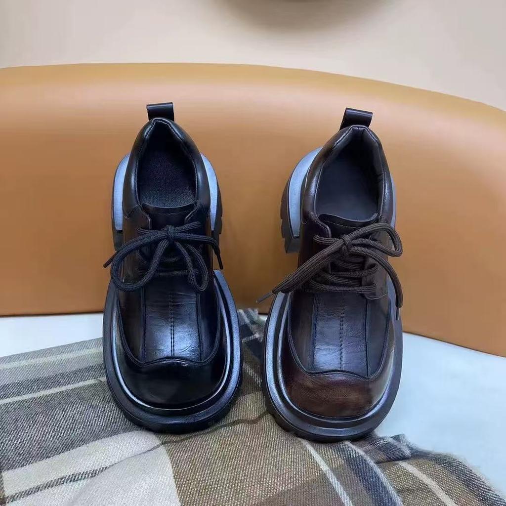 2025 Herbst neue Schwerindustrie neue Politurfarbe Modedesign vielseitige kleine Lederschuhe Plateau Britischer Stil Retro Damenschuhe