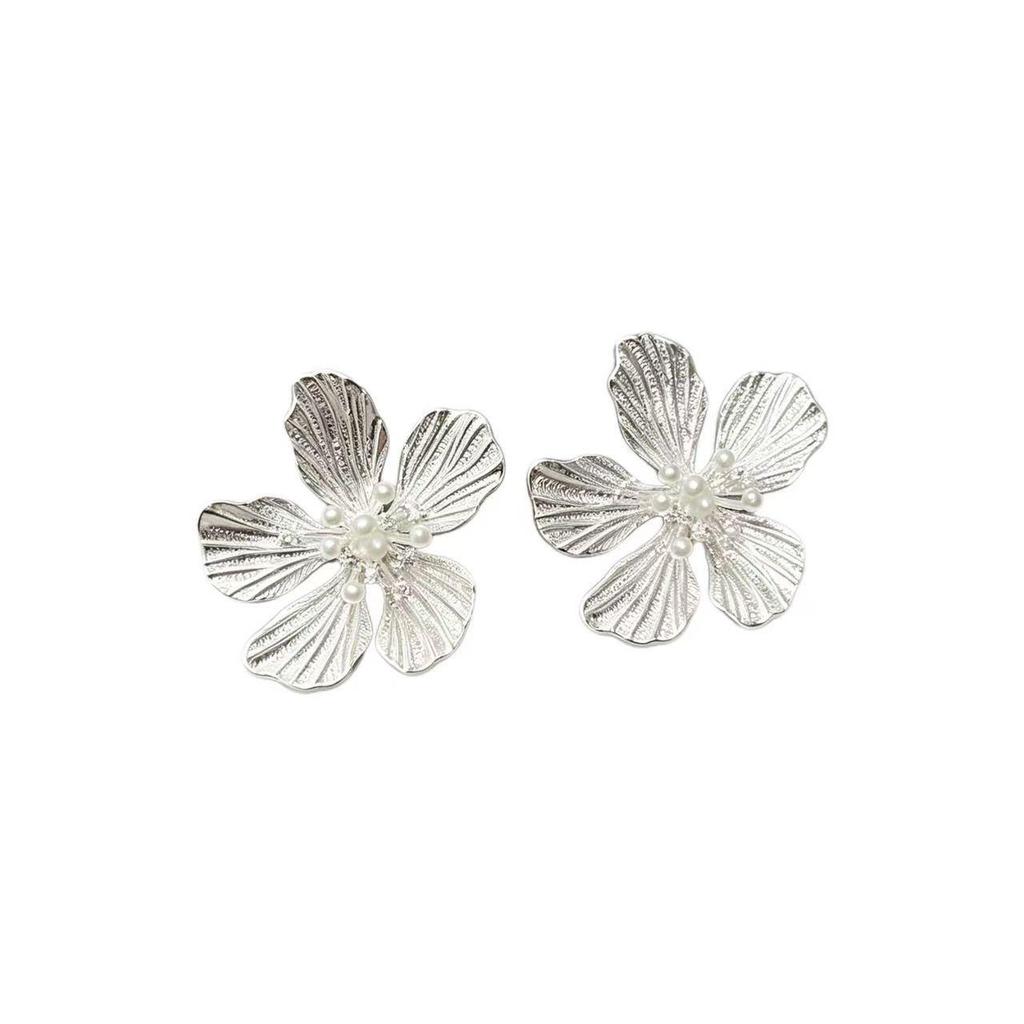 Three-Dimensional French Texture Silver Pearl Flower Stud Earrings for Women - Cool and Elegant Design