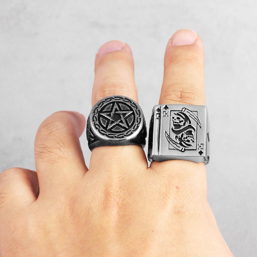 Liemannen Poker Kung Skalle Rostfritt Stål Herrringar Gotisk Punk för Man Pojkvän Biker Smycken Kreativitet Gåva