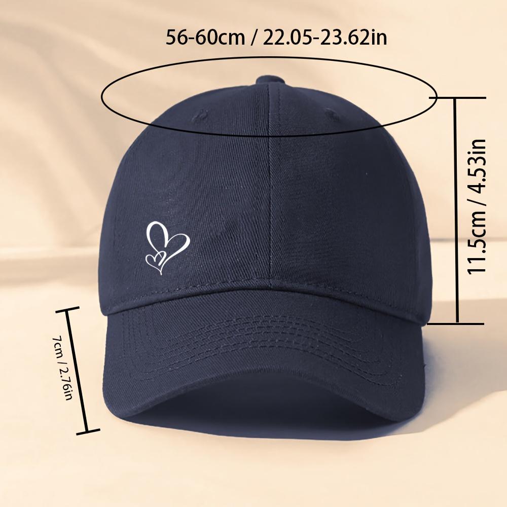 Cappellino da Baseball Carino con Motivo a Cuori, Unisex Beige con Cuore Bianco, Regolabile e Facile da Curare. Casual e Stiloso.