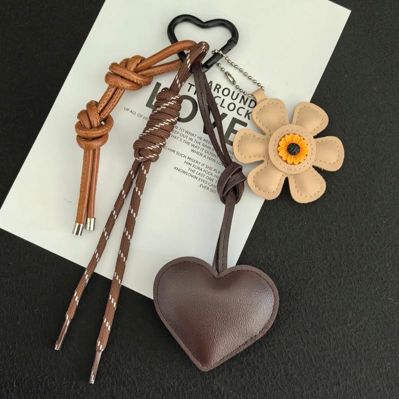 Personalized Sunflower Cartoon Keychain: Cute Bag Pendant & Creative Festival Gift