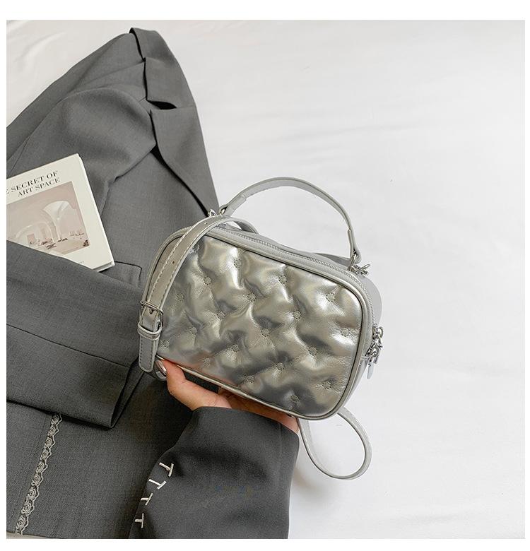 Summer high-end light luxury niche bag women's 2025 new fashion foreign style hand carry small square bag shoulder messenger bag