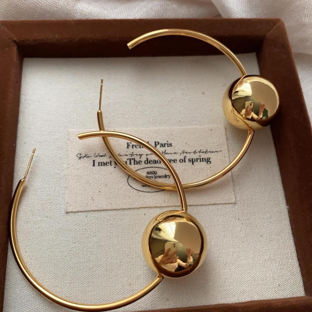 Simple Geometric Ball Earrings, Earrings, Light Luxury Earrings, High-End Sense, Niche Cold Wind Earrings.