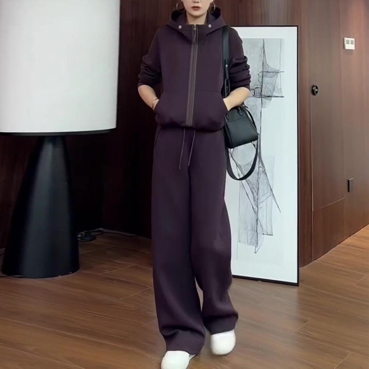 

Women s High-End European Casual Sports Suit: Autumn 2025 Long-Sleeve Top & Wide-Leg Pants S