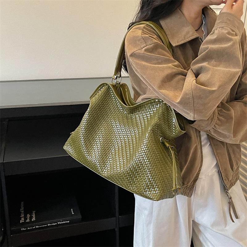 Large-capacity Woven Pattern Small Shoulder Bag, Trendy and Casual Tote Bag