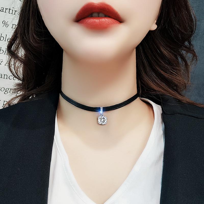 Collier Choker Pendentif Zircon Minimaliste - Chaîne Courte en Corde de Cuir pour Femmes