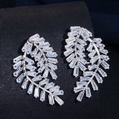 WWJ Orecchini ad ago con design a foglia grande in zirconia cubica per donna