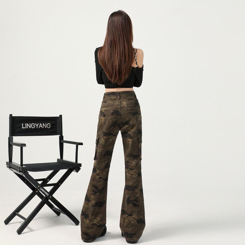 Neue Retro-Hose im amerikanischen Camouflage-Stil mit mehreren Taschen, schmaler Passform und leicht ausgestelltem Bein für Damen im Frühling und Herbst
