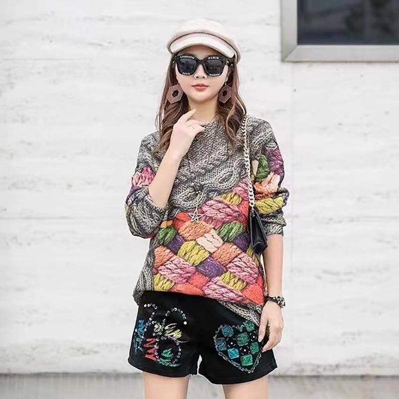Women's Retro Embroidered Knitwear: Loose, Mid-Length, Round Neck Mink Velvet Sweater for Autumn/Winter 2024