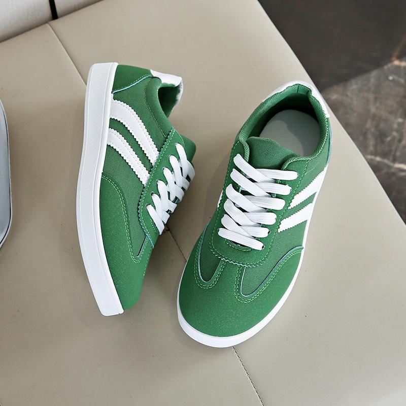 Fashion Women Shoes Fashion Casual Flats Vulcanize Shoes Ladies Outdoor Walking Sneakers Women Comfortable Classical Shoes Black White