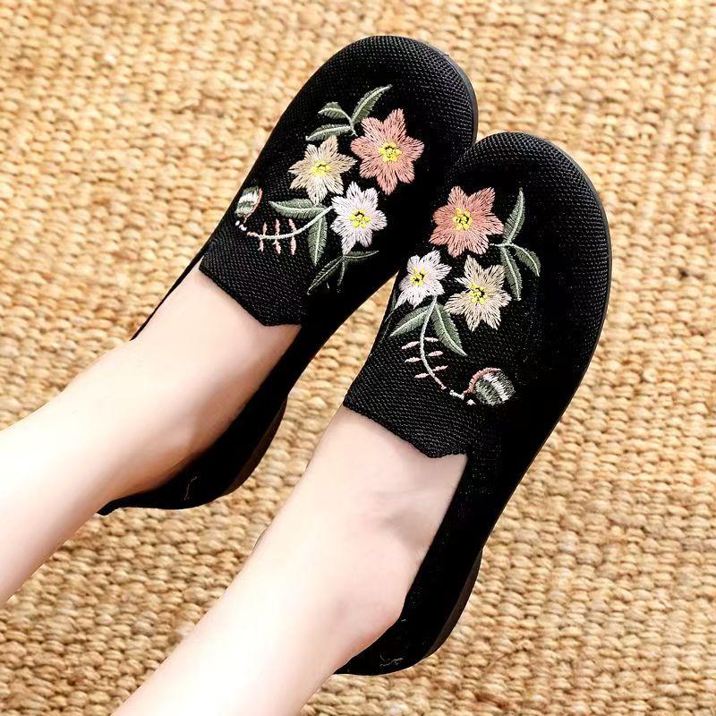 

Flying woven shoes cloth shoes women s shoes soft sole non-slip breathable casual shoes private style embroidered shoes single shoes 35