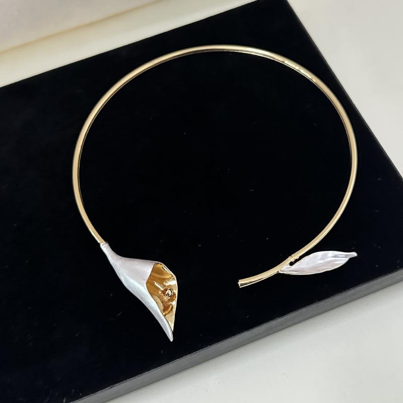 Simple And Light Luxury Temperament Cold Style Metal Leaf Flower Necklace Fashionable Personality Clavicle Chain Open Collar
