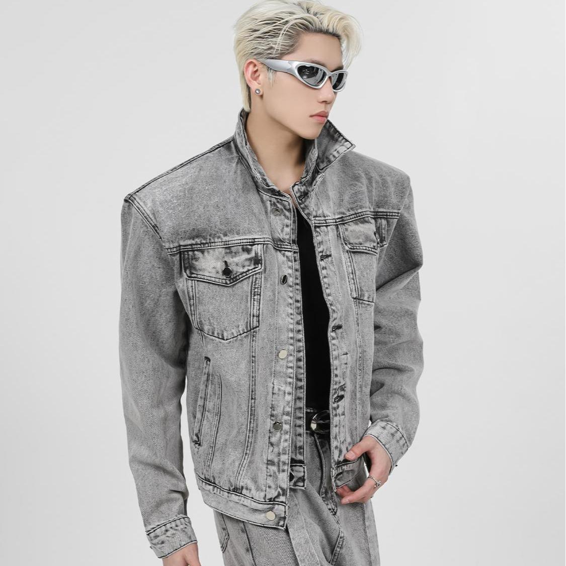 

Мужская джинсовая куртка в стиле пэчворк с потертостями и подплечниками - комплект из двух предметов L