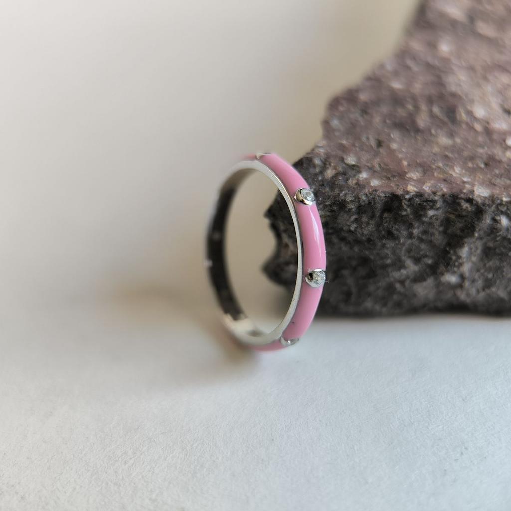 Серебряное кольцо с емаллю, фианитами, вес изделия 1,91 гр (60002257)