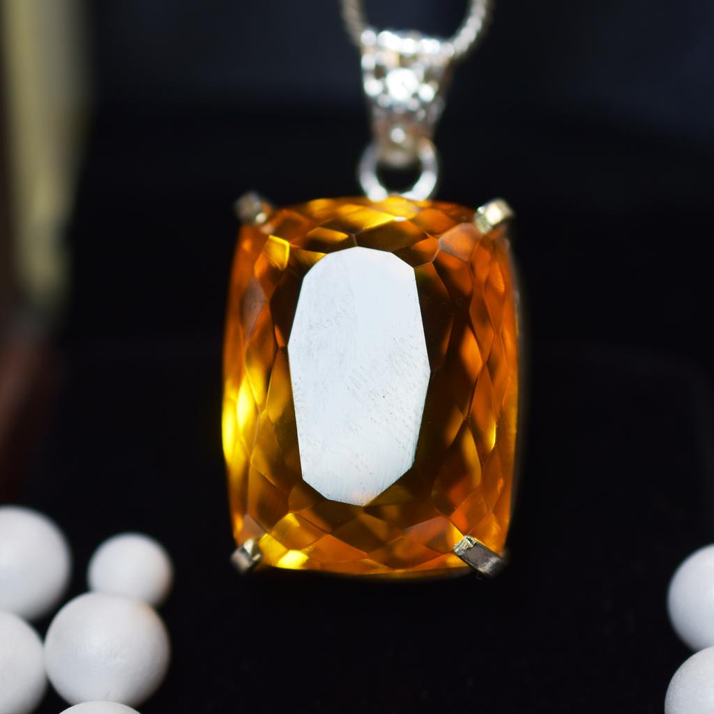 Přívěsek s oranžovým safírem Stříbro 925 Polštář 132,60 Ct Drahokamy CERTIFIKOVANÝ MY-401-K