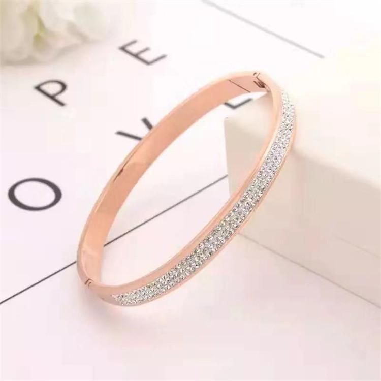 

Европейская и американская мода Титановая сталь Циркон Розовое золото Браслет – Универсальный аксессуар для праздников розового золота