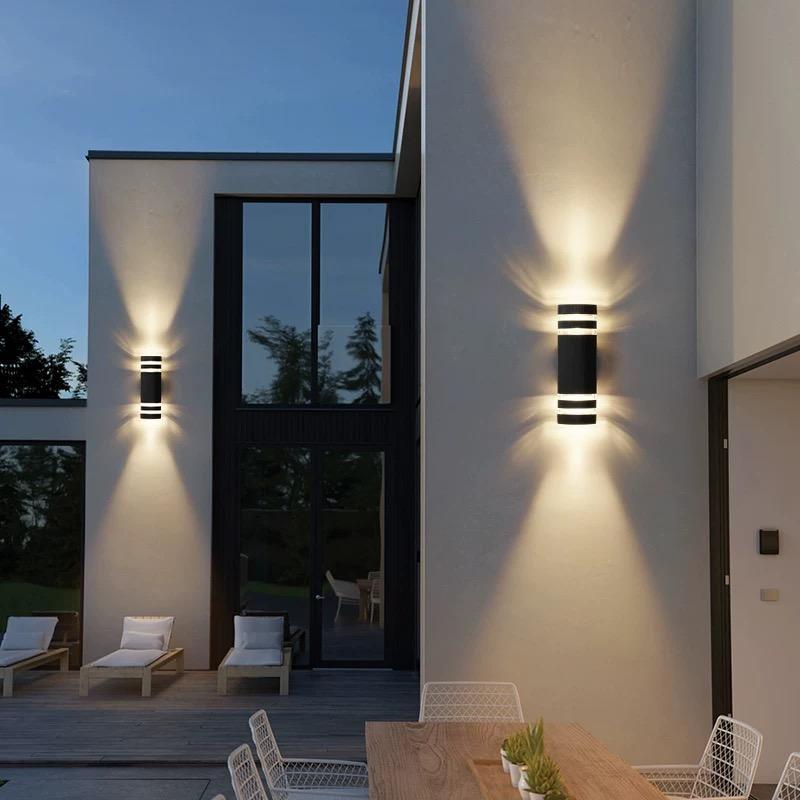 Außenwandleuchten Außenwand wasserdichte LED-Wandfluter Hoteleingang obere und untere Doppelkopf-Säulen Außenlicht